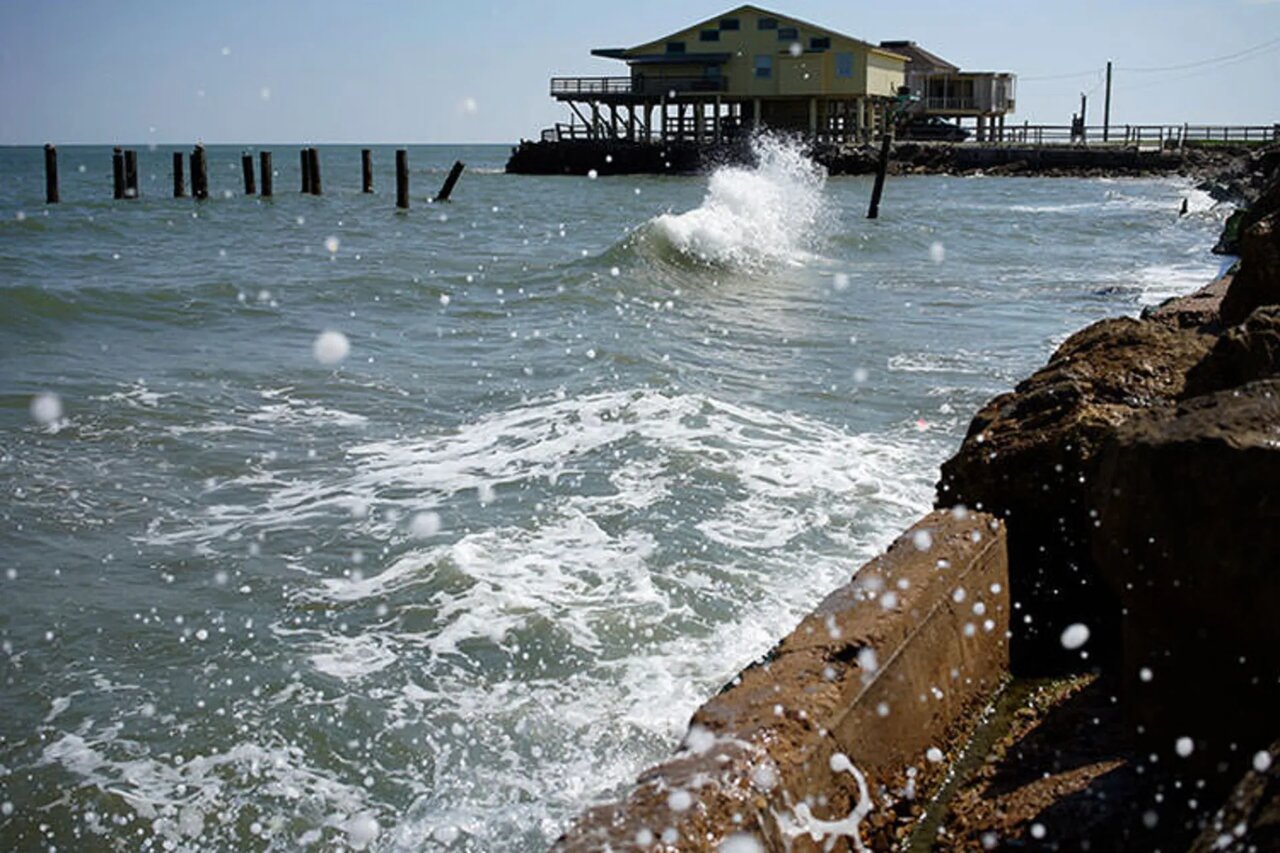 آتش در عمق آب