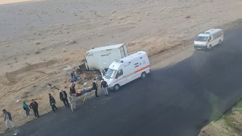 حادثه واژگونی و آتشسوزی کامیون در محور یزد به کرمان