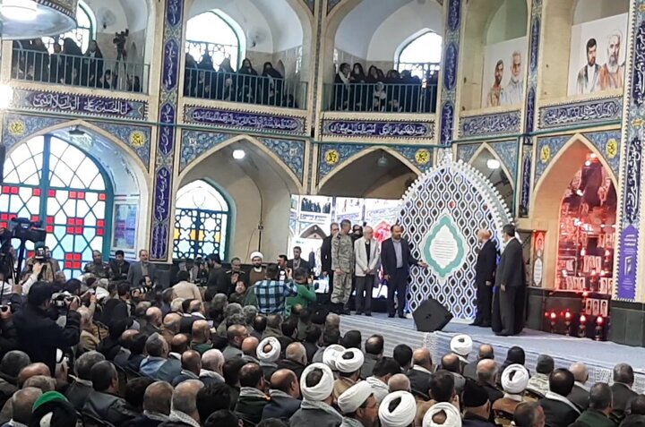 تقریظ رهبر انقلاب بر کتاب «معبد زیرزمینی» در میبد رونمایی شد/متن تقریظ + فیلم