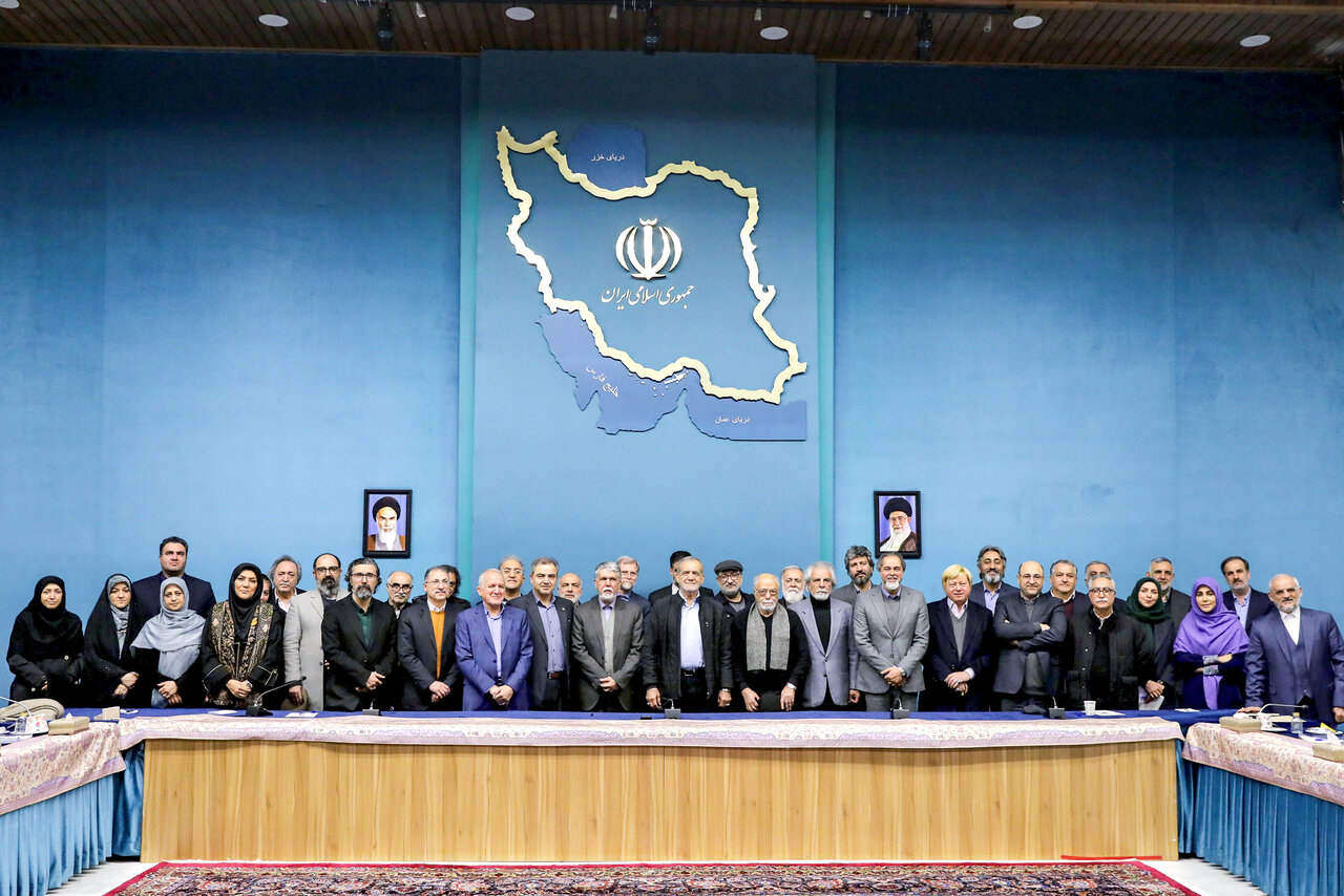 دیدار رئیسجمهور با اصحاب هنر و فرهنگ