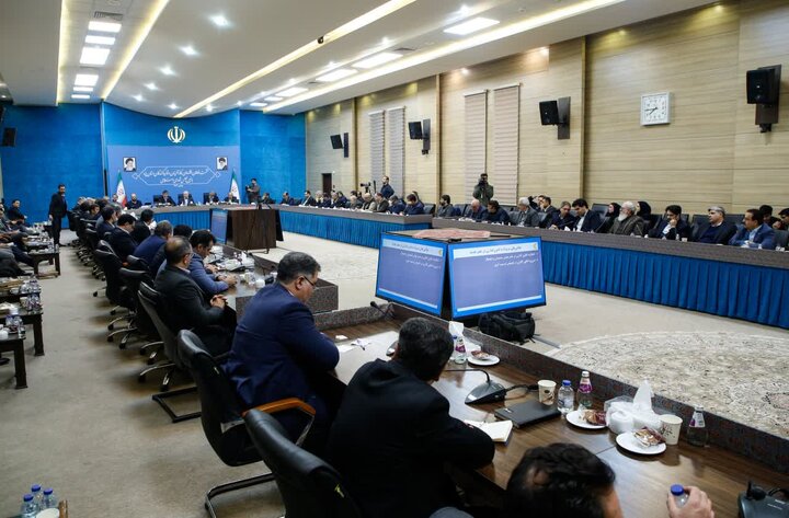 قالیباف پای درد و دل فعالان بخش خصوصی یزد نشست