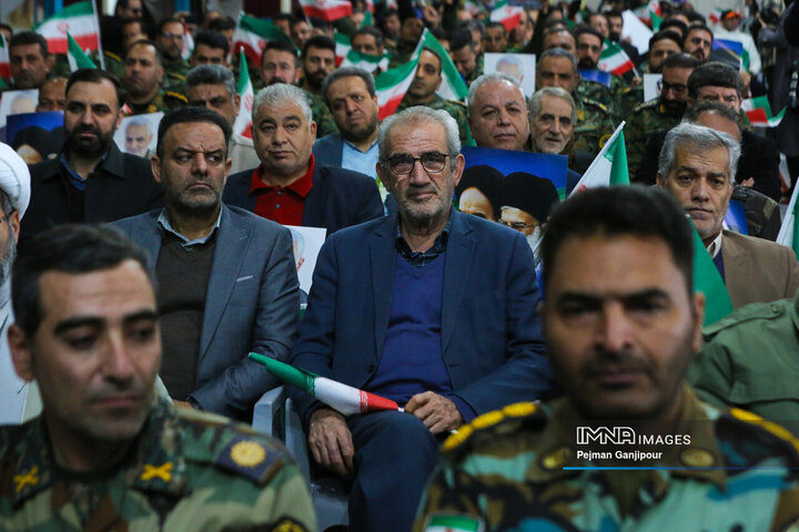 آیین آغاز دهه فجر انقلاب اسلامی در اصفهان