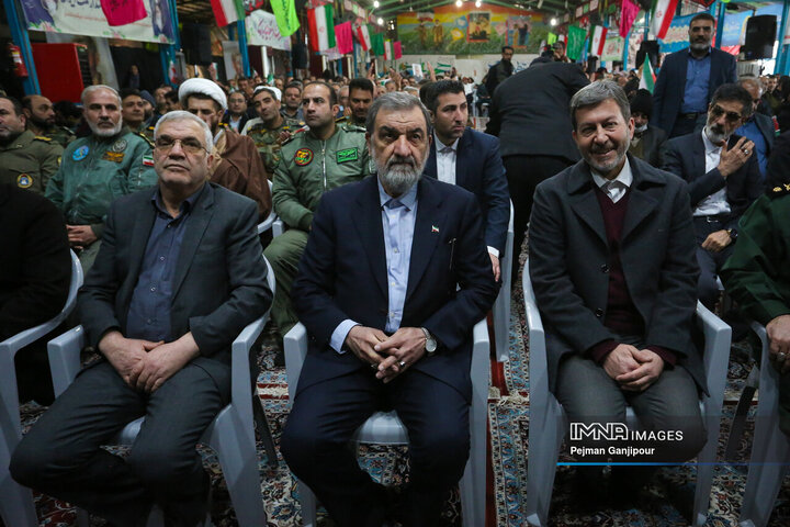 آیین آغاز دهه فجر انقلاب اسلامی در اصفهان