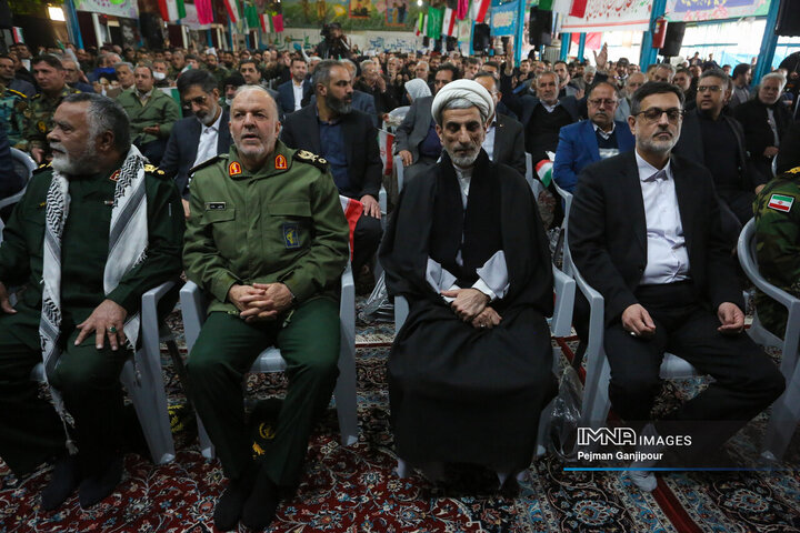 آیین آغاز دهه فجر انقلاب اسلامی در اصفهان