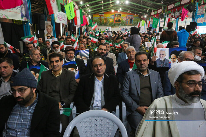 آیین آغاز دهه فجر انقلاب اسلامی در اصفهان