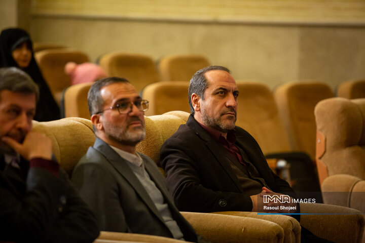 آیین تجلیل از پیشگامان انقلاب اسلامی در اصفهان