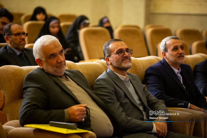 آیین تجلیل از پیشگامان انقلاب اسلامی در اصفهان