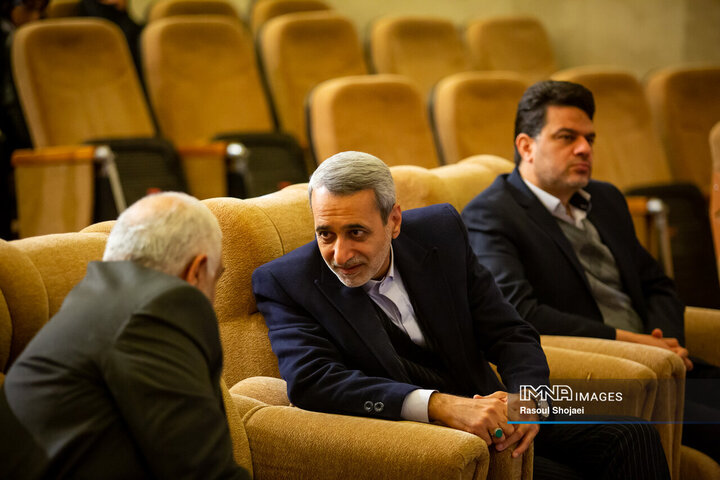 آیین تجلیل از پیشگامان انقلاب اسلامی در اصفهان