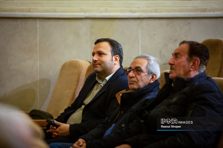 آیین تجلیل از پیشگامان انقلاب اسلامی در اصفهان