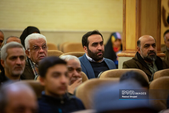 آیین تجلیل از پیشگامان انقلاب اسلامی در اصفهان