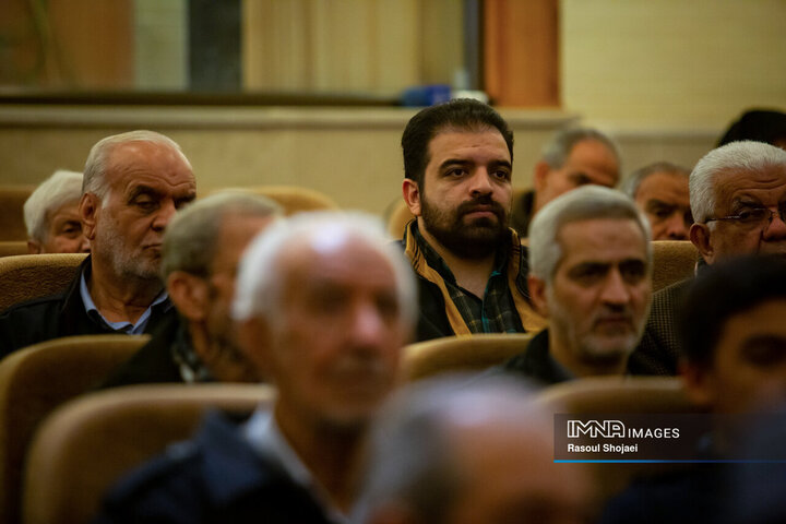 آیین تجلیل از پیشگامان انقلاب اسلامی در اصفهان