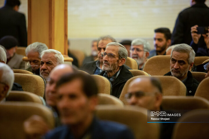 آیین تجلیل از پیشگامان انقلاب اسلامی در اصفهان