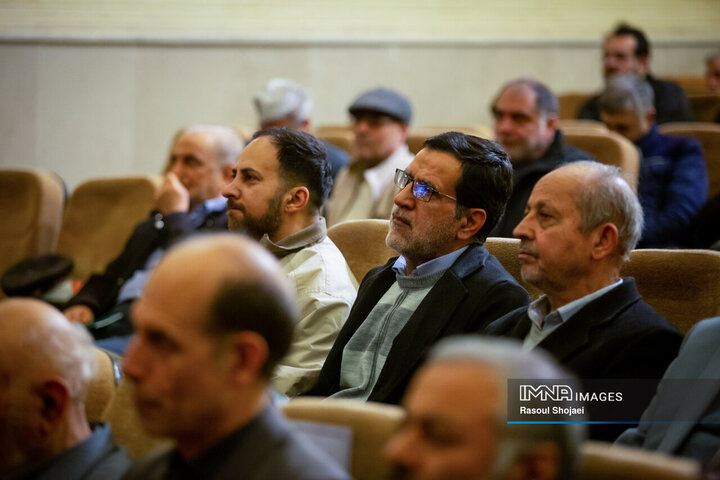 آیین تجلیل از پیشگامان انقلاب اسلامی در اصفهان