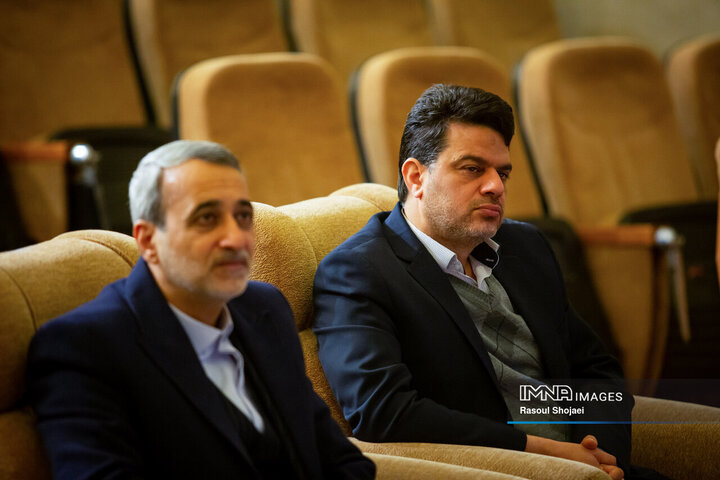 آیین تجلیل از پیشگامان انقلاب اسلامی در اصفهان