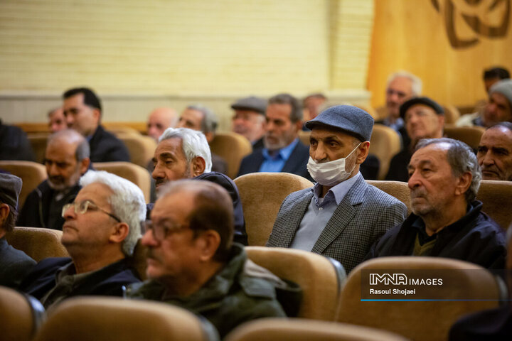 آیین تجلیل از پیشگامان انقلاب اسلامی در اصفهان