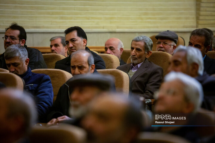 آیین تجلیل از پیشگامان انقلاب اسلامی در اصفهان