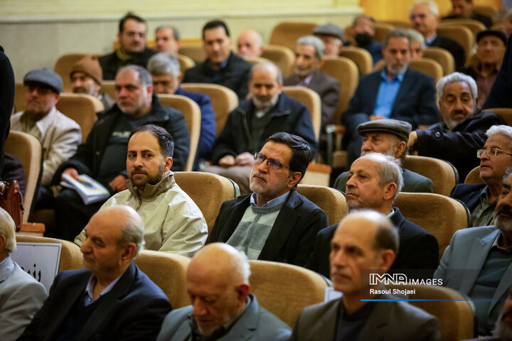 آیین تجلیل از پیشگامان انقلاب اسلامی در اصفهان