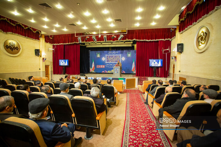 آیین تجلیل از پیشگامان انقلاب اسلامی در اصفهان