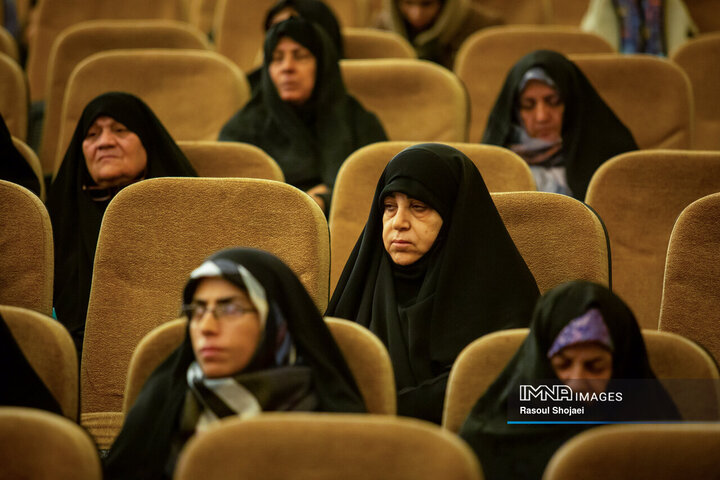 آیین تجلیل از پیشگامان انقلاب اسلامی در اصفهان