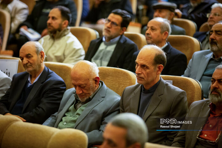 آیین تجلیل از پیشگامان انقلاب اسلامی در اصفهان