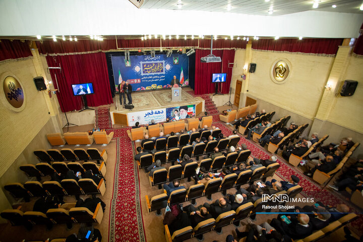 آیین تجلیل از پیشگامان انقلاب اسلامی در اصفهان