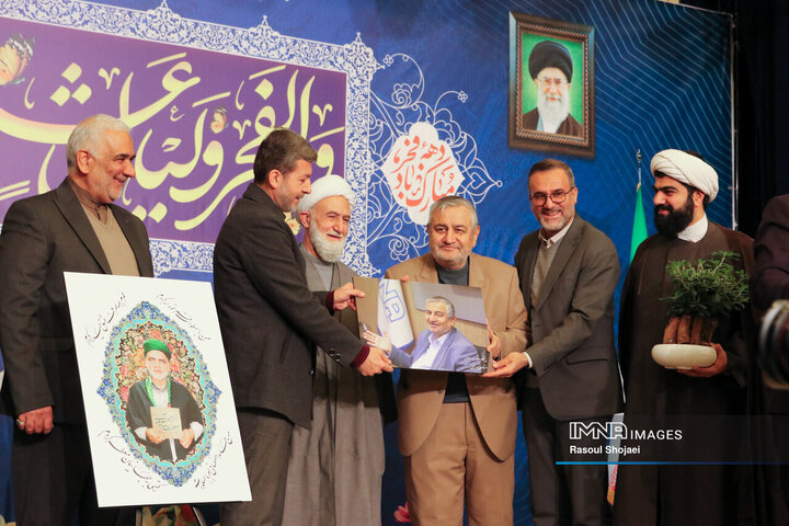 آیین تجلیل از پیشگامان انقلاب اسلامی در اصفهان