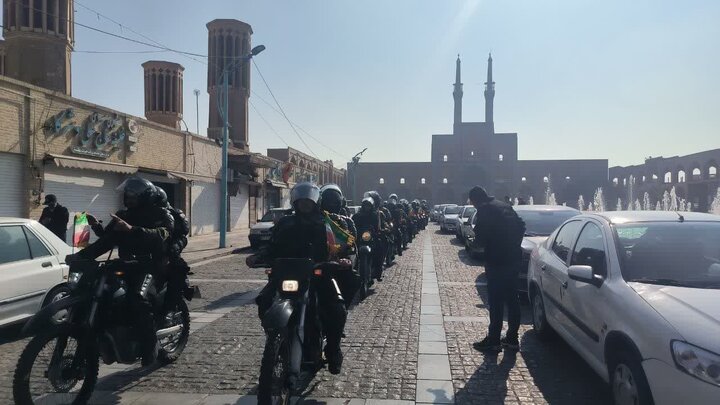 رژه موتوری و خودرویی در یزد برگزار شد