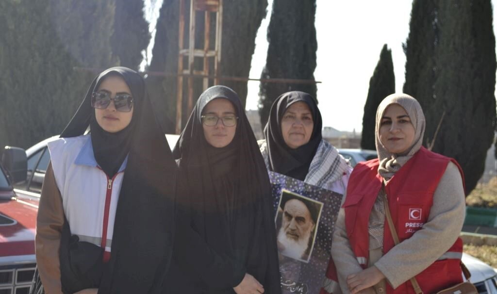 ادای احترام مسئولان به مقام شامخ شهدا در اولین روز از ایامالله دهه فجر + عکس