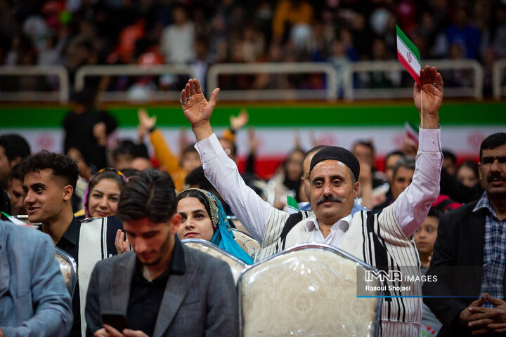 دومین شب جشن دهه فجر خانواده اتوبوسرانی شهرداری اصفهان