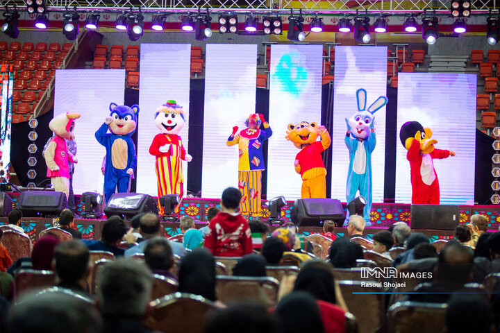 دومین شب جشن دهه فجر خانواده اتوبوسرانی شهرداری اصفهان