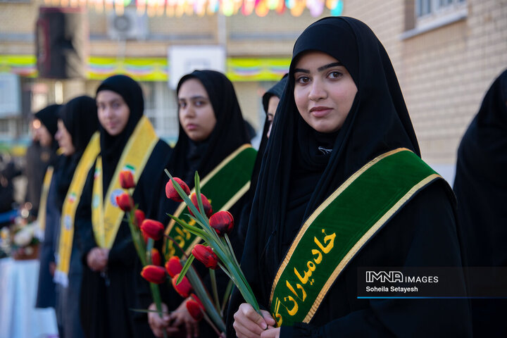 آیین نواختن زنگ انقلاب در مدارس استان فارس