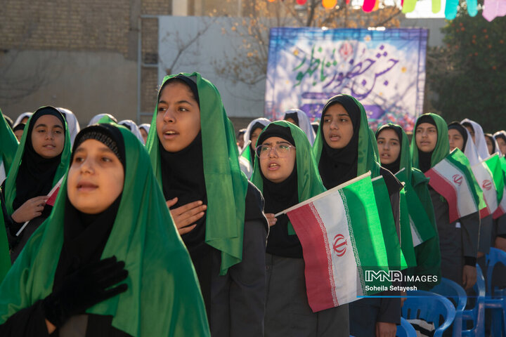 آیین نواختن زنگ انقلاب در مدارس استان فارس