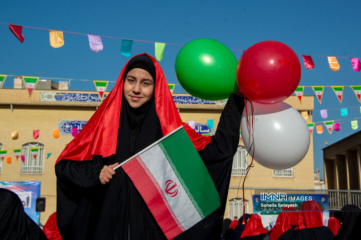 آیین نواختن زنگ انقلاب در مدارس استان فارس