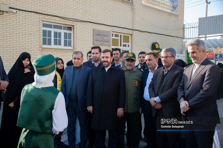آیین نواختن زنگ انقلاب در مدارس استان فارس