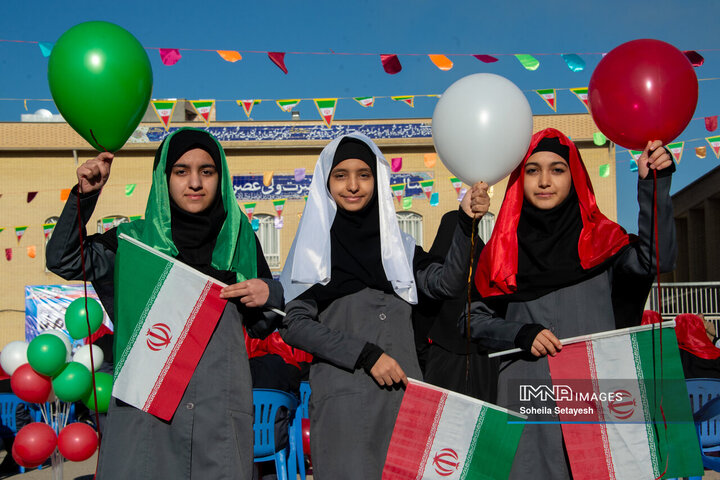 آیین نواختن زنگ انقلاب در مدارس استان فارس