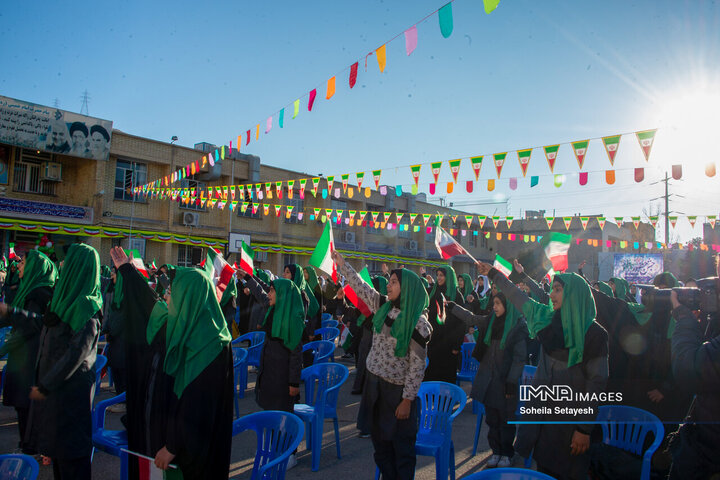 آیین نواختن زنگ انقلاب در مدارس استان فارس