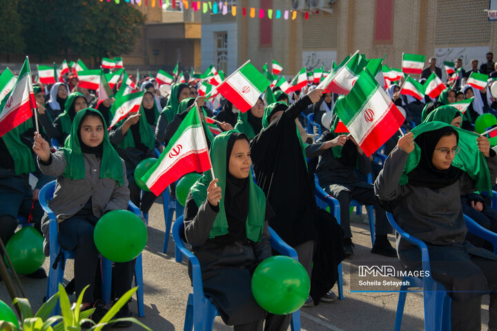 آیین نواختن زنگ انقلاب در مدارس استان فارس