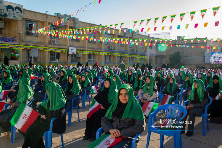 آیین نواختن زنگ انقلاب در مدارس استان فارس
