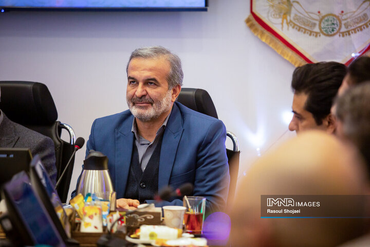 مدارس و ادارات اصفهان پارکینگ‌های موقت خود را به کمک مدیریت ترافیک شهر بیاورند