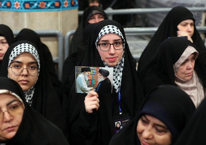 دیدار شرکت‌کنندگان در مسابقات بین‌المللی قرآن با رهبر انقلاب