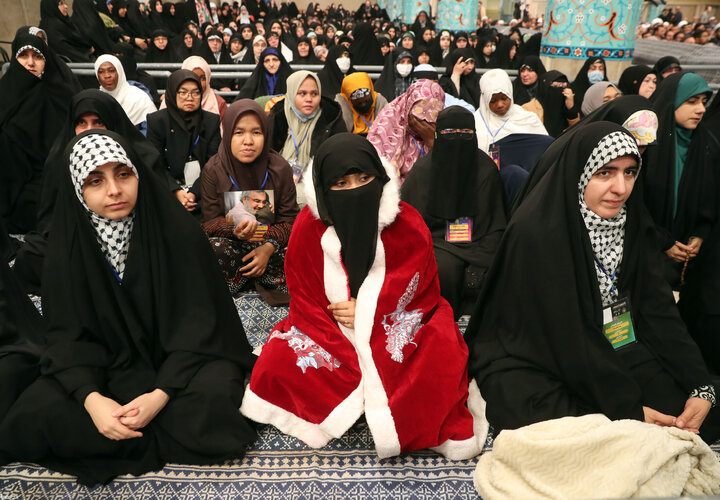 دیدار شرکت‌کنندگان در مسابقات بین‌المللی قرآن با رهبر انقلاب