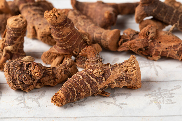 خولنجان چیست و چه خواصی برای مردان و زنان دارد؟ + خواص دارچین، زنجبیل و عسل با خولنجان