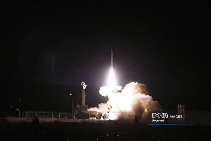 انهدام اهداف متخاصم توسط سامانه راهبردی و برد بلند پدافند هوایی باور 373 در رزمایش پدافند هوایی اقتدار 1403