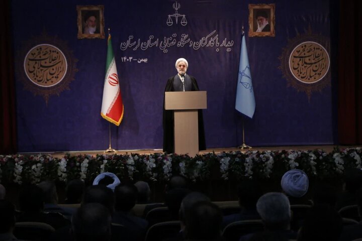 رسیدگی به مشکلات مردم نباید معطل مسائل درون‌سازمانی شود