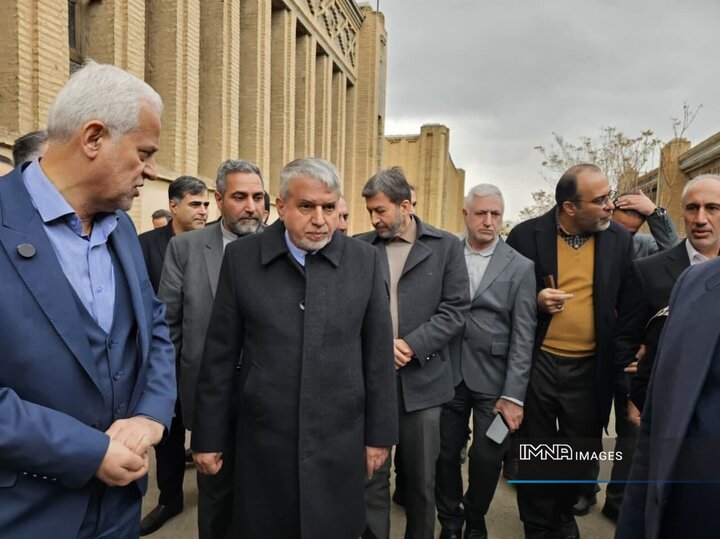 بازدید وزیر میراث‌ فرهنگی از کارخانه ریسباف اصفهان + فیلم