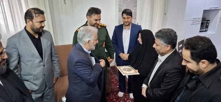 دیدار رئیس سازمان زندان‌ها با خانواده شهید جواد سرمالیان