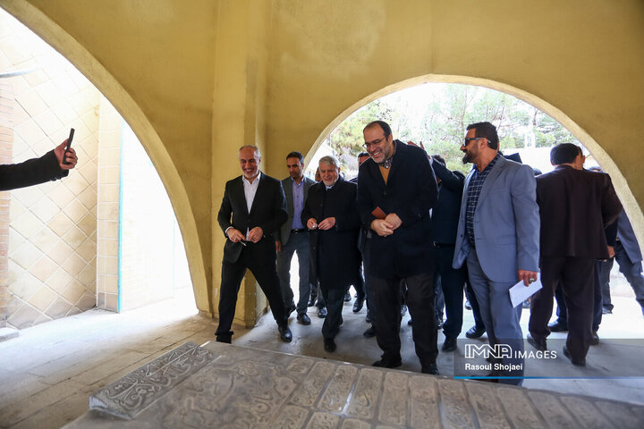 آیین بهره‌برداری از پروژه‌های احیا و مرمت شده تخت فولاد