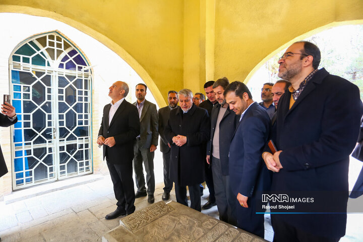 آیین بهره‌برداری از پروژه‌های احیا و مرمت شده تخت فولاد