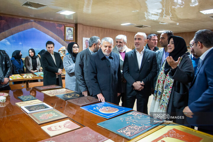 آیین بهره‌برداری از پروژه‌های احیا و مرمت شده تخت فولاد