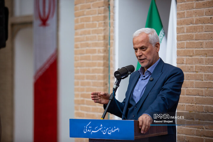 آیین بهره‌برداری از پروژه‌های احیا و مرمت شده تخت فولاد